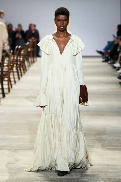Look 15